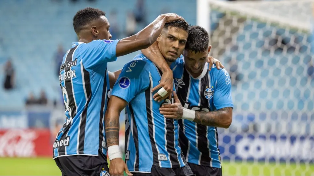 Jogadores do Grêmio comemorando. Foto: Liamara Polli/AGIF