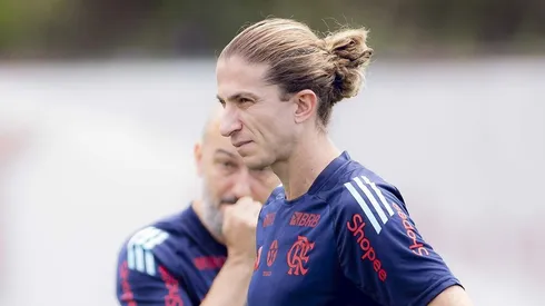 Filipe Luís é informado sobre a possibilidade da chegada de quatro reforços no elenco