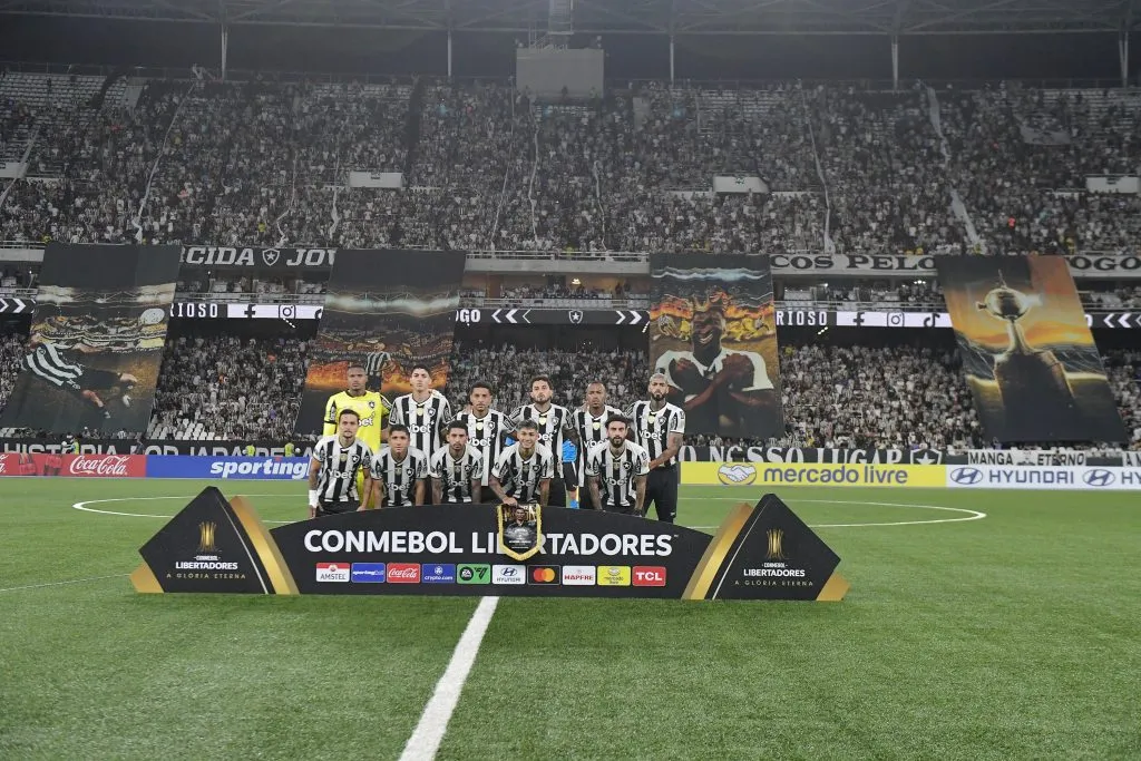 RJ – RIO DE JANEIRO – 08/04/2025 – COPA LIBERTADORES 2025, BOTAFOGO X CARABOBO – Jogadores do Botafogo posam para foto antes na partida contra Carabobo no estadio Engenhao pelo campeonato Copa Libertadores 2025. Foto: Thiago Ribeiro/AGIF