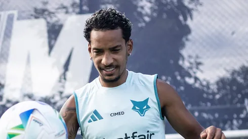 Matheus durante treino desta terça-feira (8)