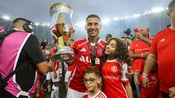 Alan Patrick, jogador do Internacional, comemora o título do Estadual. Foto: Ricardo Duarte/Internacional.