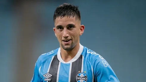 Olivera comemorando seu gol na partida