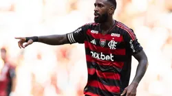 Gerson, capitão do Flamengo em ação.