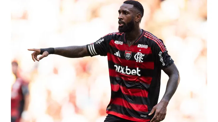 Gerson, capitão do Flamengo em ação.