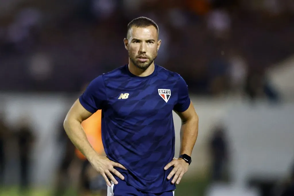 SP – ARARAQUARA – 21/01/2025 – COPA SAO PAULO 2025, CRICIUMA X SAO PAULO – Allan Barcellos tecnico do Sao Paulo durante partida contra o Criciuma no estadio Fonte Luminosa pelo campeonato Copa Sao Paulo 2025. Foto: Thiago Calil/AGIF