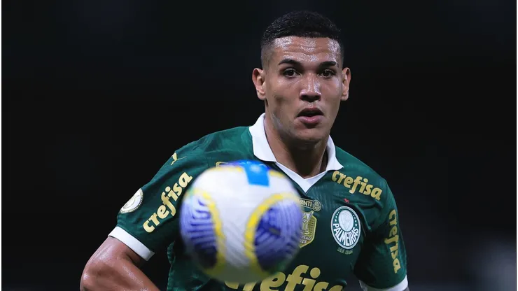 Naves já foi cotado no Cruzeiro.