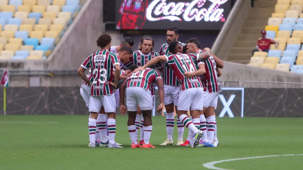 Atletas do Tricolor das Laranjeiras reunidos em campo. Foto: Marcelo Gonçalves/Fluminense.
