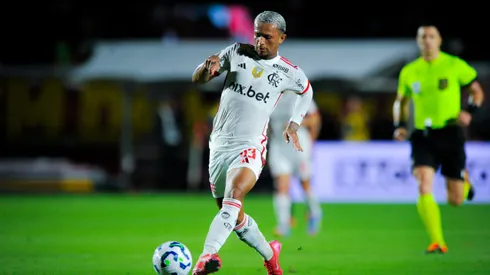 BA - SALVADOR - 06/04/2025 - BRASILEIRO A 2025, VITORIA X FLAMENGO - Wesley jogador do Flamengo durante partida contra o Vitoria no estadio Barradao pelo campeonato Brasileiro A 2025. Foto: Jhony Pinho/AGIF