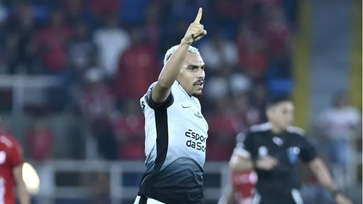Matheuzinho marcou e evitou derrota do Timão na Colômbia (Photo by Gabriel Aponte)