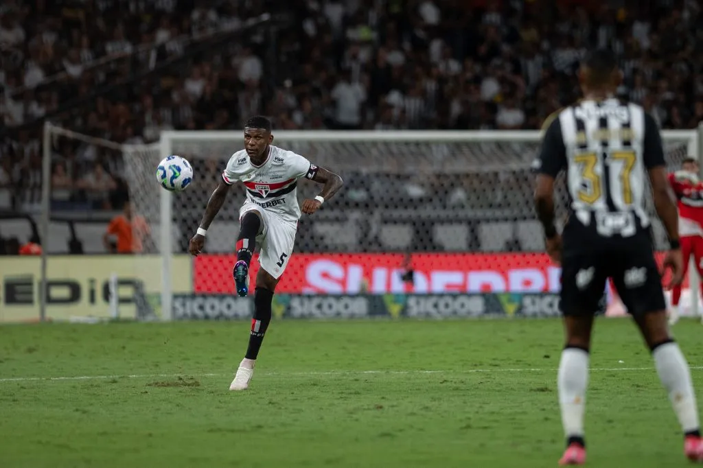 Arboleda em ação pelo São Paulo pelo Campeonato Brasileiro. Foto: Alessandra Torres/AGIF