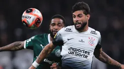 Yuri Alberto jogador do Corinthians disputa lance com Micael jogador do Palmeiras -Foto: Ettore Chiereguini/AGIF