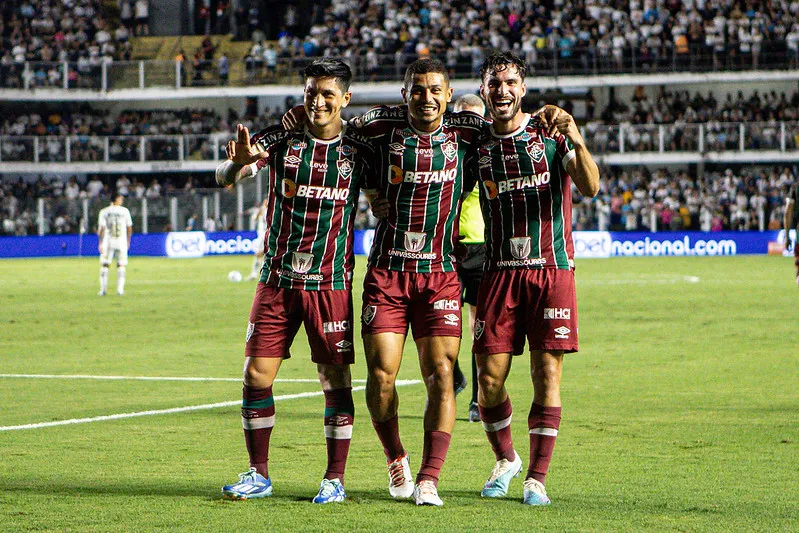 Fluminense venceu o Santos por 3 a 0 no último duelo entre as equipes, na Vila Belmiro. Foto: Lucas Merçon/Fluminense FC