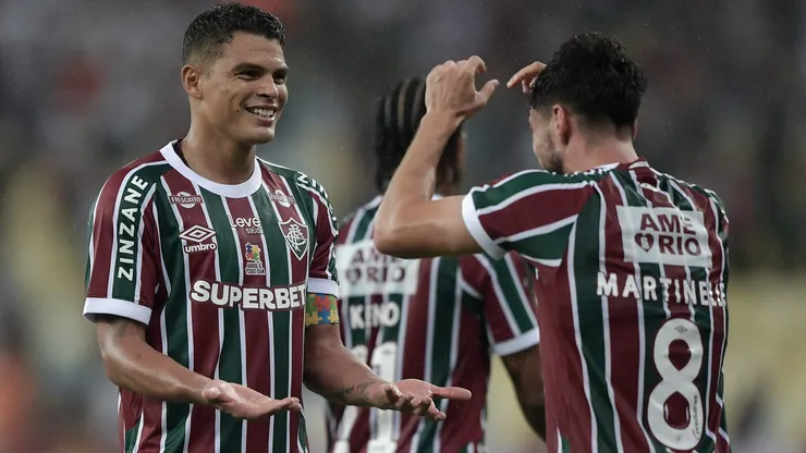 Martinelli jogador do Fluminense comemora seu gol com Thiago Silva - Foto: Thiago Ribeiro/AGIF