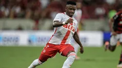 Carbonero em ação pelo Internacional - Foto: Thiago Ribeiro/AGIF