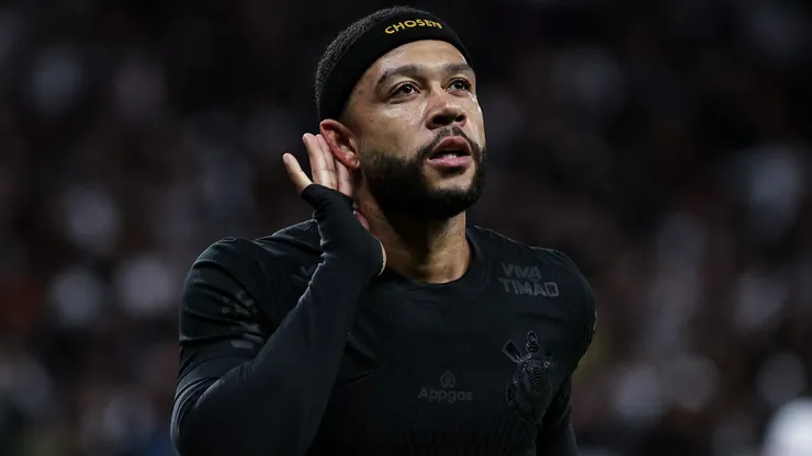 Memphis Depay brilhou diante do Vasco - Foto: Fabio Giannelli/AGIF.