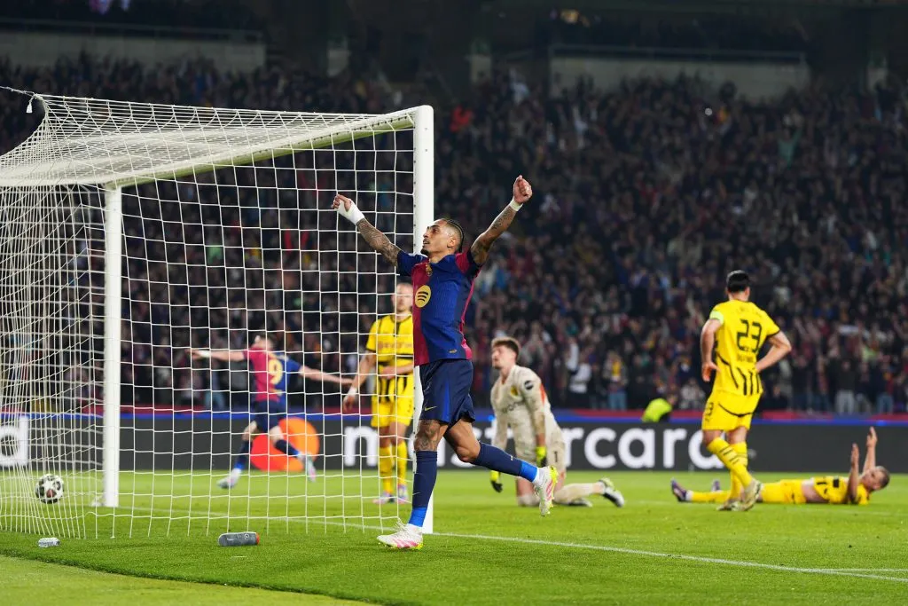 Raphinha marcou em goleada do Barcelona sobre o Borussia. Foto: Pedro Salado/Getty Images.