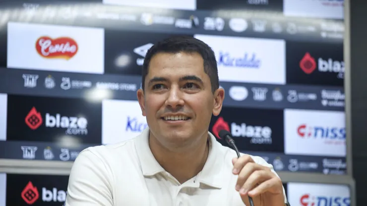 Pedro Martins CEO do Santos durante coletiva de imprensa realizada no estadio Vila Belmiro, nesta terça feira (07). Foto: Reinaldo Campos/AGIF