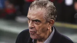 Presidente do Athletico-PR, Petraglia acusa o Corinthians de calote pelo volante Alex Santana.