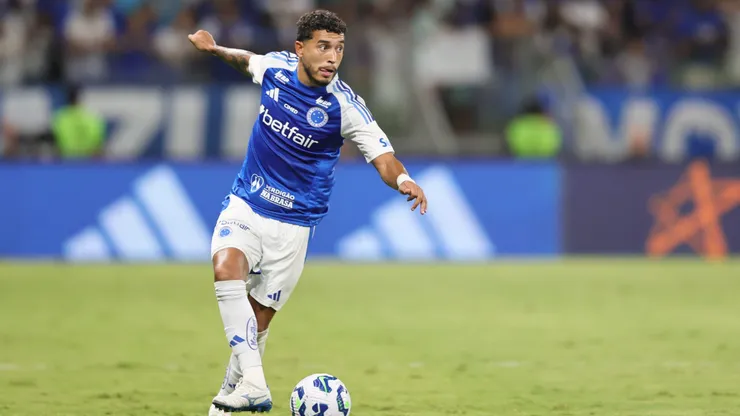 William, jogador do Cruzeiro, durante partida contra o Mirassol no estadio Mineirao pelo campeonato Brasileiro A 2025. Foto: Gilson Lobo/AGIF