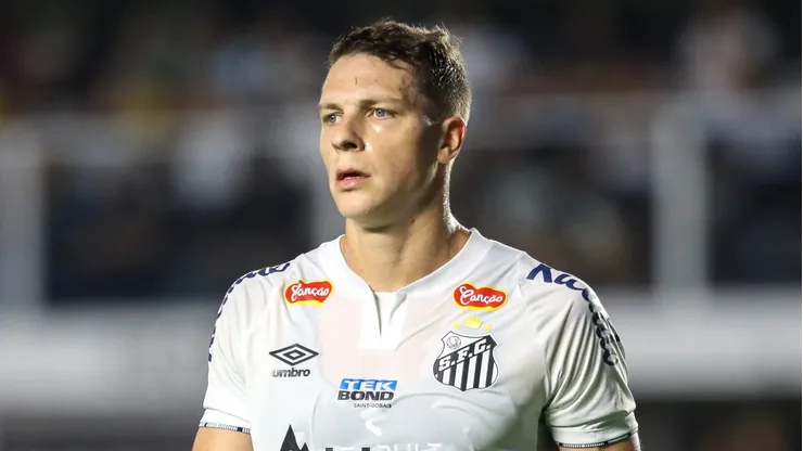 Julio Furch em ação pelo Santos - Foto: Reinaldo Campos/AGIF