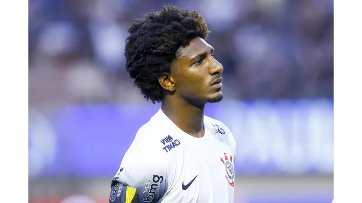 Talles Magno jogador do Corinthians durante partida contra o Portuguesa no estádio Pacaembu pelo campeonato Paulista 2025. Foto: Marco Miatelo/AGIF