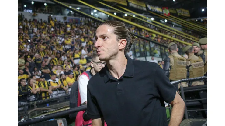 Filipe Luis técnico do Flamengo durante partida contra o Criciúma no estádio Heriberto Hulse pelo campeonato Brasileiro A 2024. Foto: Leonardo Hubbe/AGIF