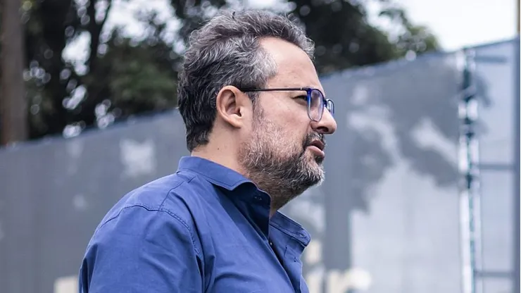 Alexandre Mattos, dirigente do Cruzeiro, em treino na Toca da Raposa 2