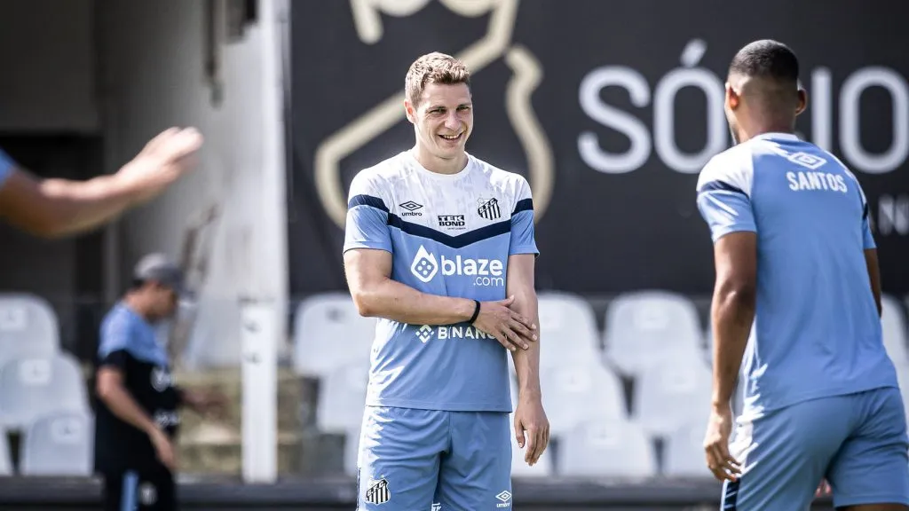 Santos quer a saída de Julio Furch da equipe – Fotos: Raul Bqaretta/ Santos FC.