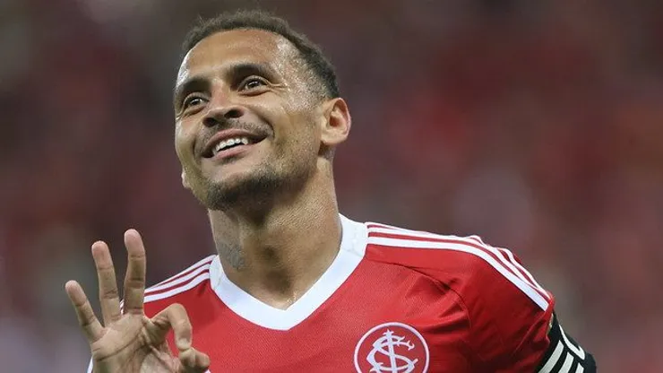 Alan Patrick marca hat-trick. Foto: Internacional