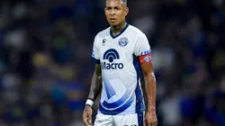 BUENOS AIRES, ARGENTINA - FEBRUARY 11: Sebastian Villa of Independiente Rivadavia looks on during a Torneo Apertura Betano 2025 Group A match between Boca Juniors and Independiente Rivadavia at Estadio Alberto J. Armando on February 11, 2025 in Buenos Aires, Argentina. (Photo by Marcelo Endelli/Getty Images)