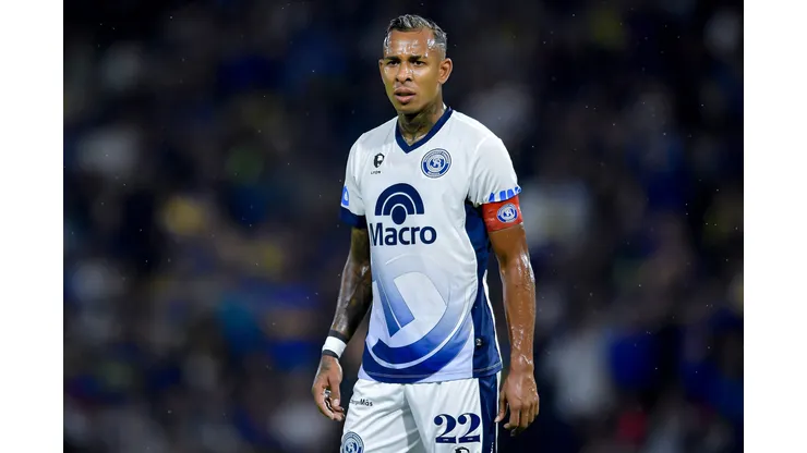 BUENOS AIRES, ARGENTINA - FEBRUARY 11: Sebastian Villa of Independiente Rivadavia looks on during a Torneo Apertura Betano 2025 Group A match between Boca Juniors and Independiente Rivadavia at Estadio Alberto J. Armando on February 11, 2025 in Buenos Aires, Argentina. (Photo by Marcelo Endelli/Getty Images)