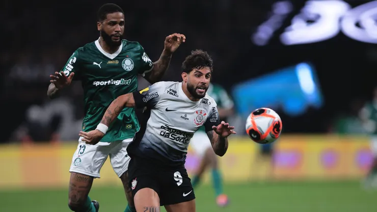 SP - SAO PAULO - 27/03/2025 - PAULISTA 2025 FINAL, CORINTHIANS X PALMEIRAS - yuri alberto jogador do Corinthians disputa lance com Micael jogador do Palmeiras durante partida no estadio Arena Corinthians pelo campeonato Paulista 2025. Foto: Ettore Chiereguini/AGIF