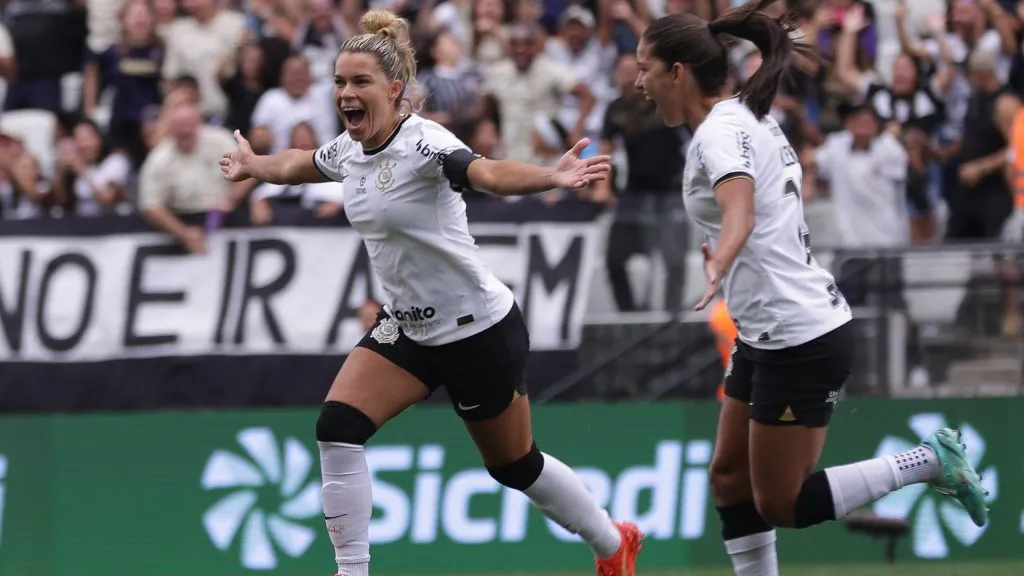  Tamires jogadora do Corinthians comemora seu gol durante partida contra o Flamengo no estádio Arena Corinthians pelo campeonato Supercopa do Brasil Feminina 2023. Foto: Ettore Chiereguini/AGIF