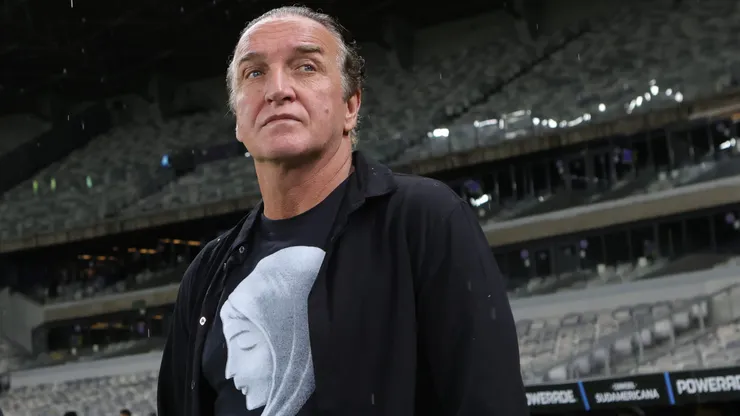 Cuca, técnico do Atlético, durante partida contra o Deportes Iquique no estadio Mineirao pelo campeonato Copa Sul-americana 2025. Foto: Gilson Lobo/AGIF