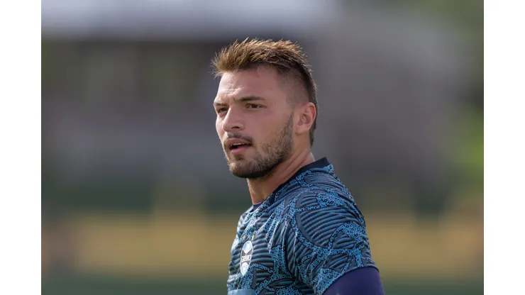 Grando em jogo pelo Grêmio.