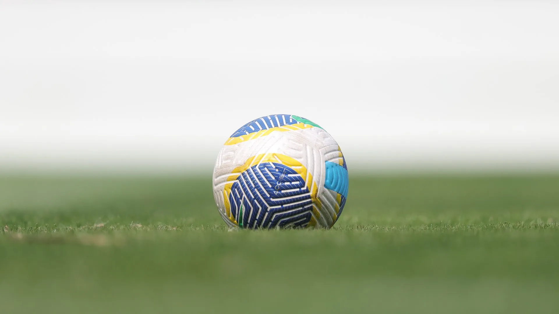 Bola oficial de jogo. Foto: Pedro Zacchi/AGIF