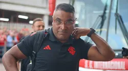 Roger na chegada do time ao último jogo no Beira-Rio