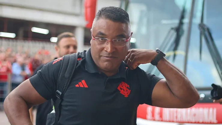 Roger na chegada do time ao último jogo no Beira-Rio