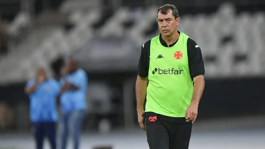 Fábio Carille durante partida do Vasco na Copa do Brasil – Foto: Thiago Ribeiro/AGIF