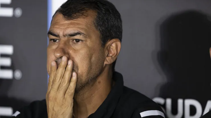 Fábio Carille chega pressionado no Vasco para enfrentar o Flamengo - Foto: Jorge Rodrigues/AGIF