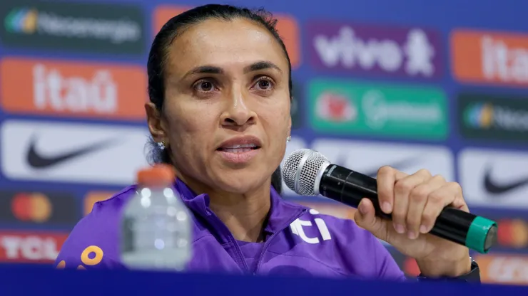 Marta jogadora da Seleção Brasileira de Futebol Feminino concede entrevista coletiva na Arena de Pernambucano antes do treino desta sexta-feira (31).