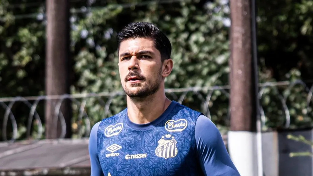 João Basso durante atividade no CT Rei Pelé