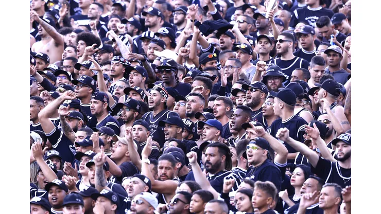 Torcida do Corinthians durante partida contra Vasco no estádio Arena Corinthians pelo campeonato Brasileiro A 2024. Foto: Marcello Zambrana/AGIF