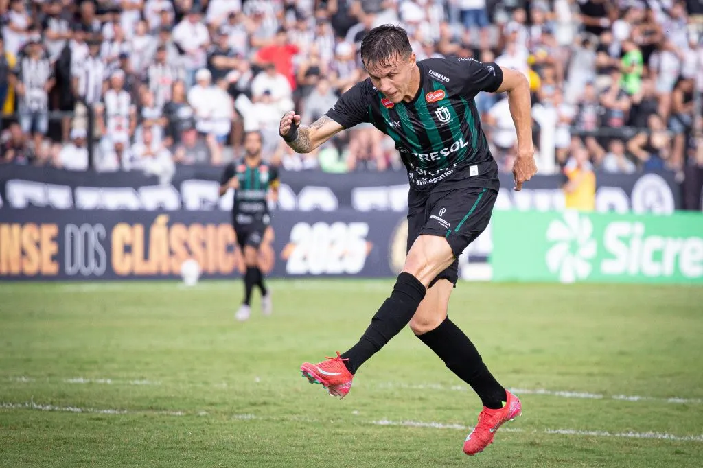 Matheus Moraes em partida pelo Maringá. Foto: Giovani Baccin/AGIF