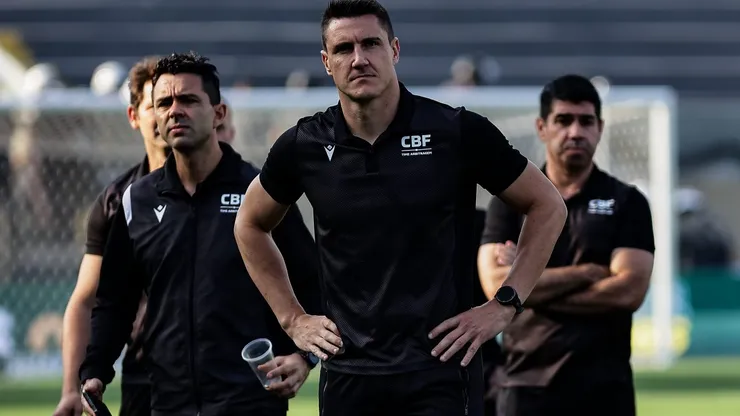 Árbitro Rafael Rodrigo Klein e sua equipe. Foto: Fabio Giannelli/AGIF