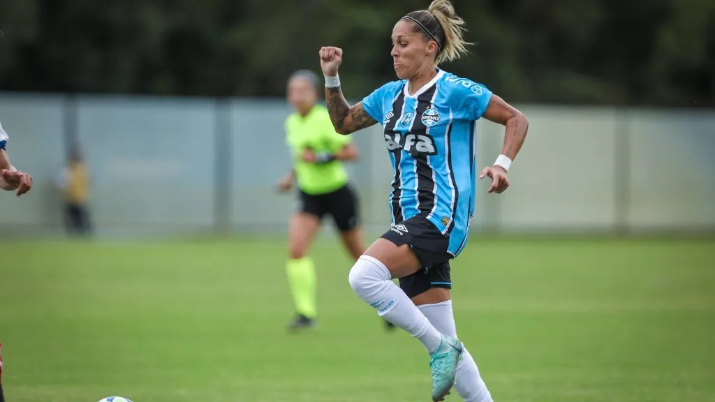 Jogadora do Grêmio em duelo contra o Juventude pelo Brasileirão Feminino