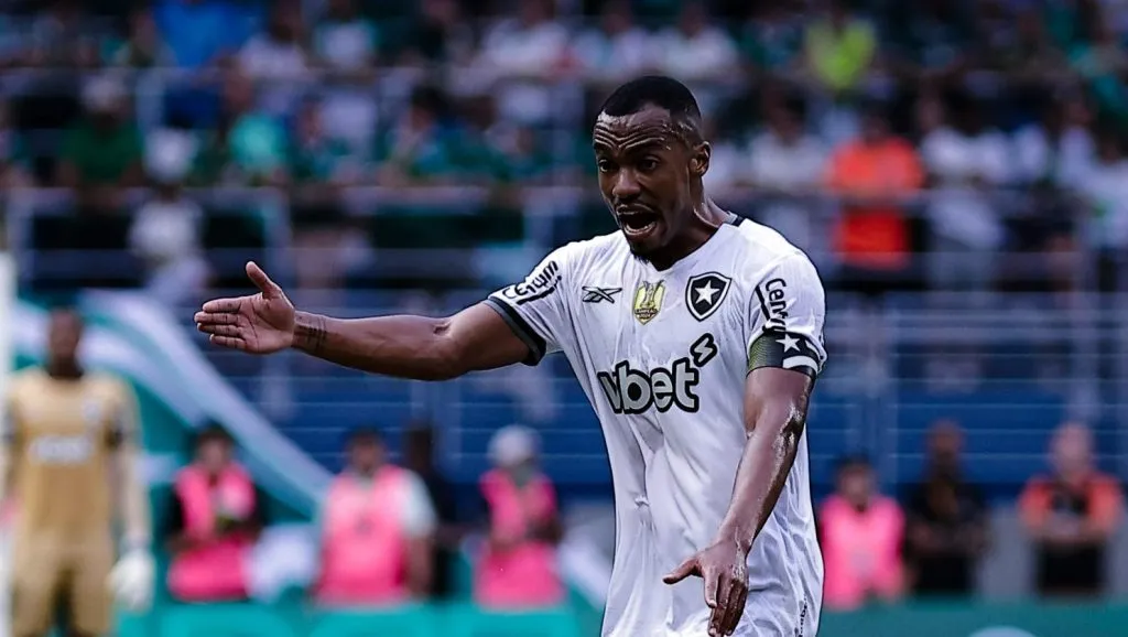 Foto: Fabio Giannelli/AGIF – Marlon Freitas foi muito questionado pela torcida em derrota contra o Bragantino.