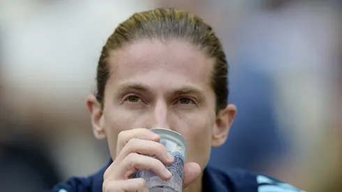 Filipe Luis deseja mais um reforço no meio-campo.