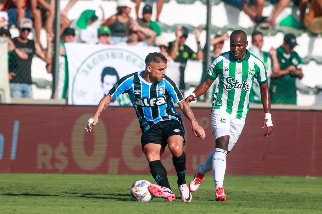 Cuéllar foi relacionado para o duelo contra o Flamengo. Foto: Maxi Franzoi/AGIF