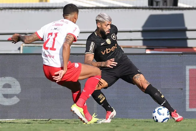 Botafogo tenta apertar no segundo tempo, mas não consegue evitar derrota para o Bragantino. Foto: Vitor Silva/Botafogo.